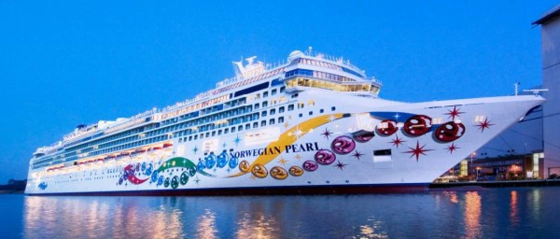 Norwegian Pearl ormeggiata in porto